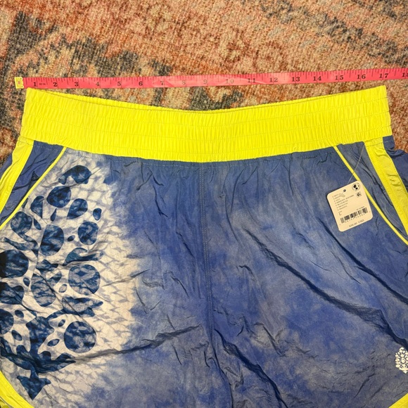 NWT FP Movement Long Shot Printed Logo Shorts in Shiburi Buti Blue Combo size L - Picture 12 of 15